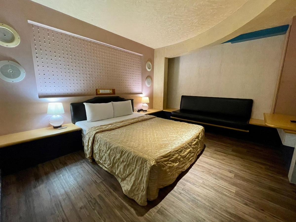 Hotel 溫情自助旅店 Taoyuan Esterno foto