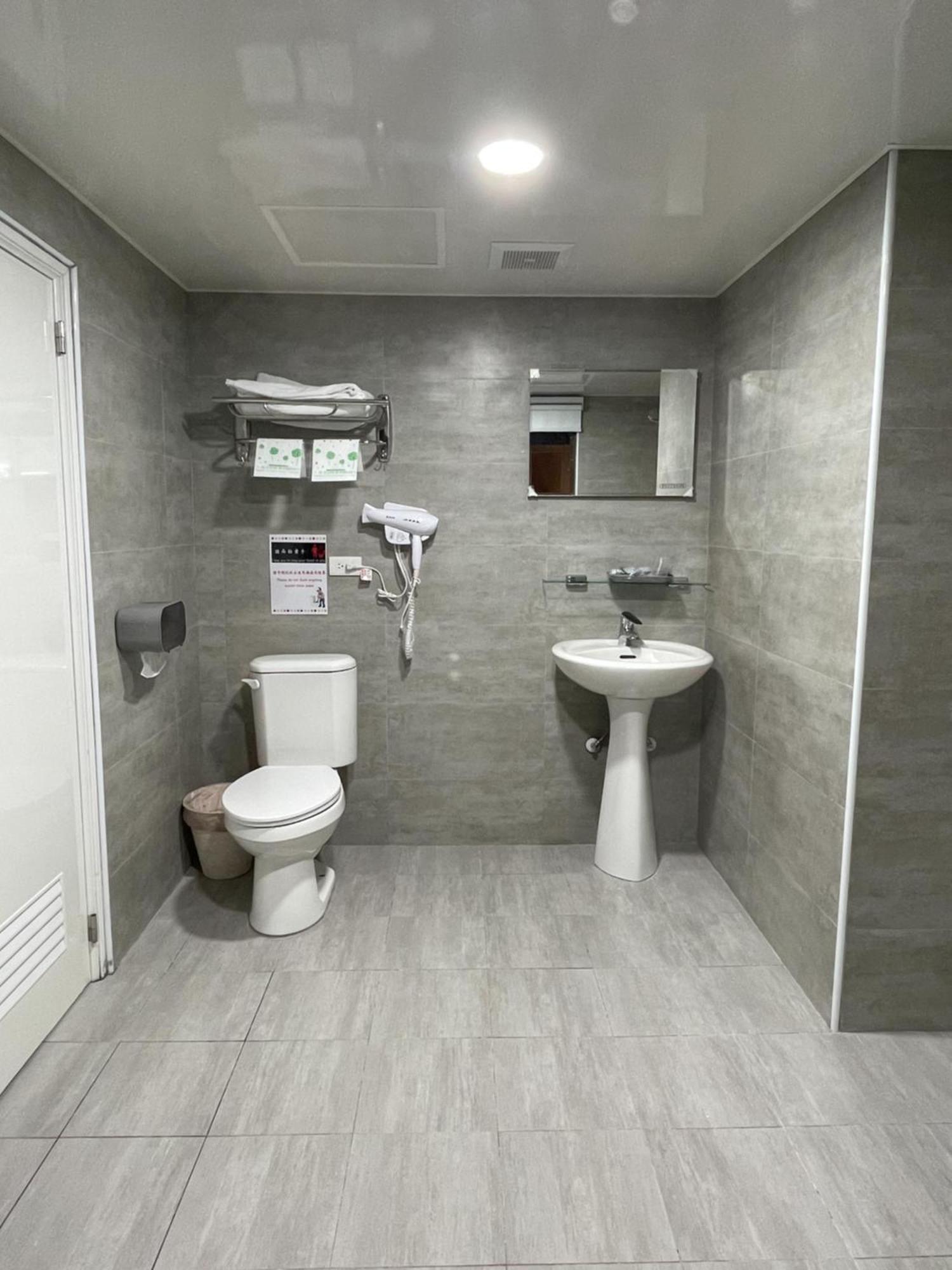 Hotel 溫情自助旅店 Taoyuan Esterno foto