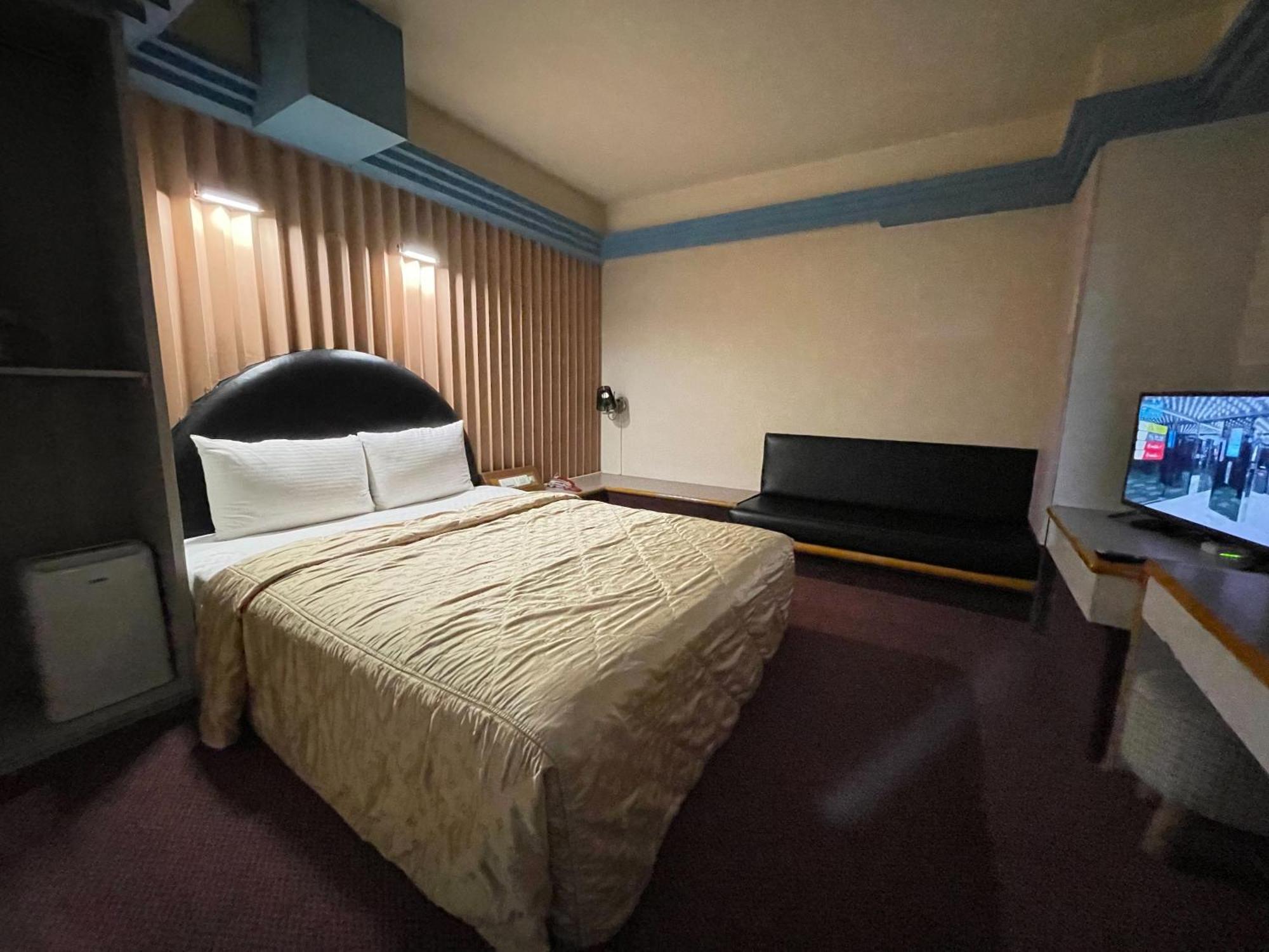 Hotel 溫情自助旅店 Taoyuan Esterno foto