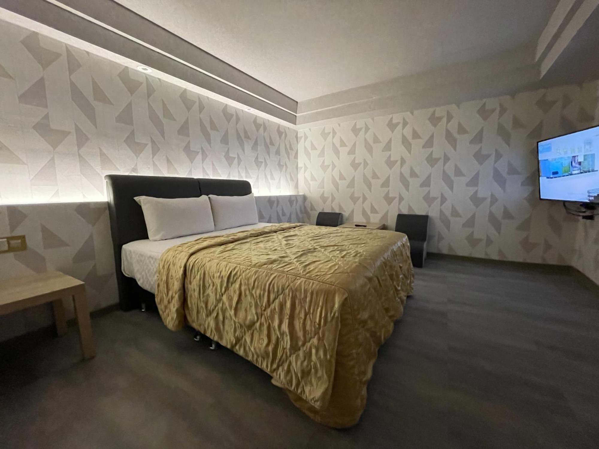 Hotel 溫情自助旅店 Taoyuan Esterno foto